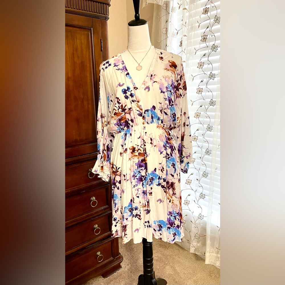 Gorgeous White Birch long sleeved dress size Medium. EUC